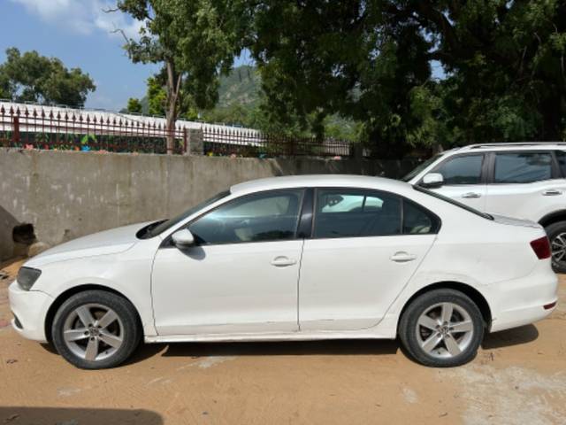 https://images10.gaadi.com/usedgaadi-sellcar/UsedCar/c1bf5b1c-a12c-4292-969a-f2c0a41489e7/915d8d9e-0b8c-4e27-b779-5af6170a9b45.jpeg?imwidth=6402