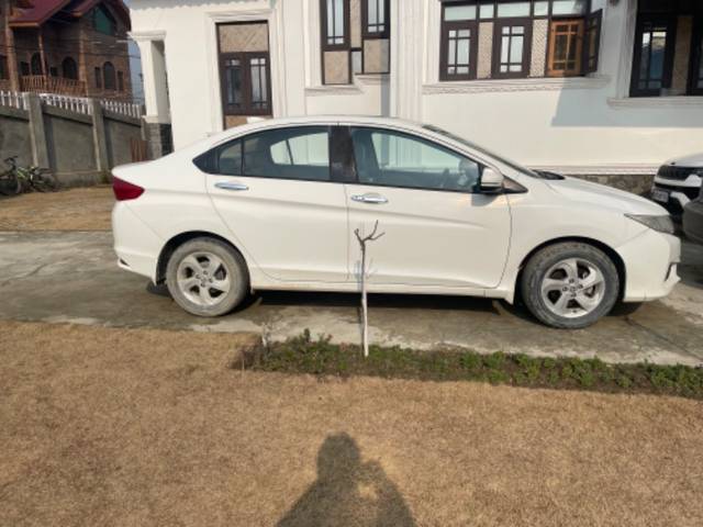 https://images10.gaadi.com/usedgaadi-sellcar/UsedCar/c20db892-9a08-498f-a7c0-8a403a46473b/3eeee65b-63a2-47f1-bf99-5da0e38241ee.jpeg?imwidth=6401