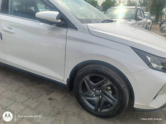 https://images10.gaadi.com/usedgaadi-sellcar/UsedCar/c21bb2e6-5860-4e91-a001-306589a93a0b/ce8b5a89-bf32-4007-96cb-f8c65f889456.jpg?imwidth=6402