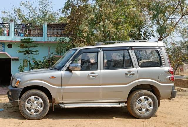 https://images10.gaadi.com/usedgaadi-sellcar/UsedCar/c22deff1-4d9d-4b75-b298-ba11f3733685/44f16b8a-0278-495c-95cf-5c481f4d7451.jpg?imwidth=6400