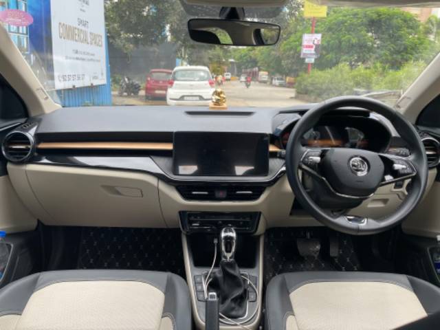 https://images10.gaadi.com/usedgaadi-sellcar/UsedCar/c24b019f-4ce9-493c-b345-755193a537e5/d2549a3b-dcb1-41bd-9fc7-52725662a311.jpeg?imwidth=6401