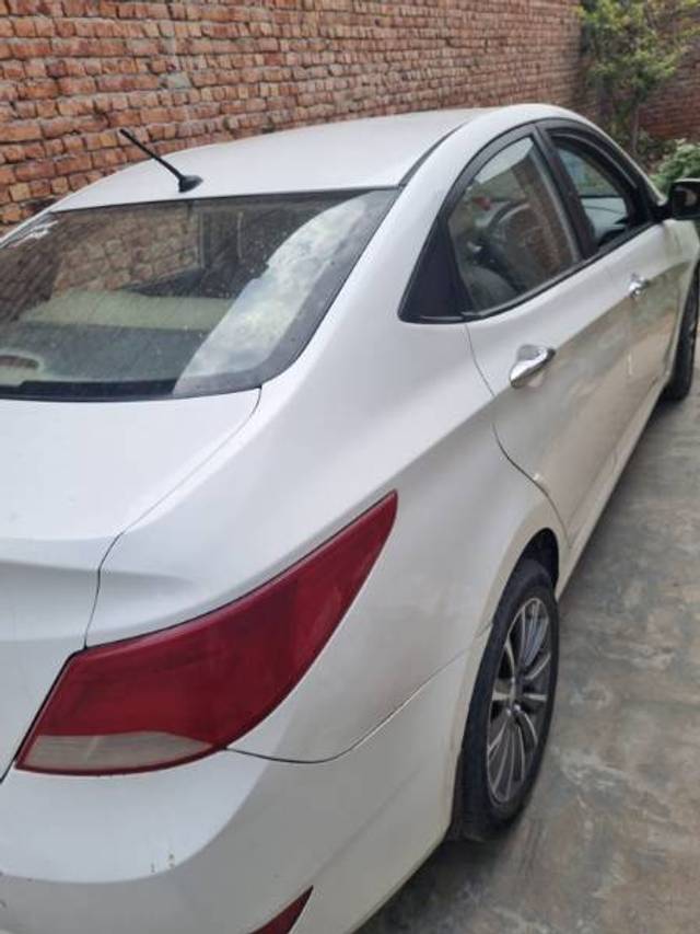 https://images10.gaadi.com/usedgaadi-sellcar/UsedCar/c2565d6c-1ad6-48b8-8999-eb05979e0329/7a272b87-707e-4dc2-b40b-a35c93aa0008.jpg?imwidth=6402