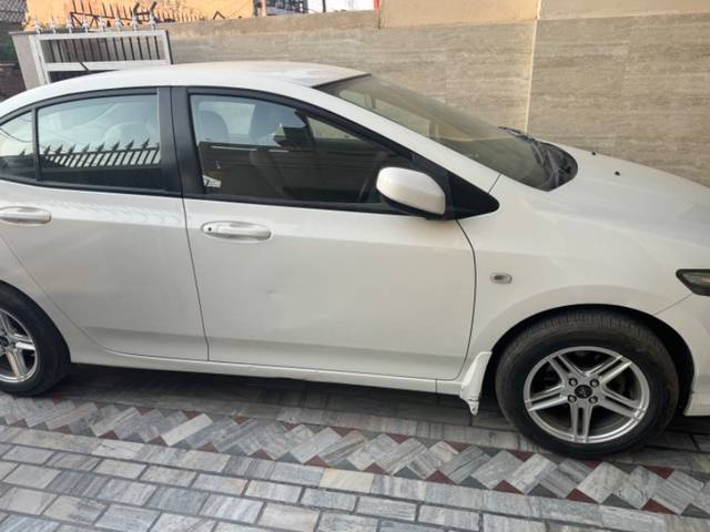 https://images10.gaadi.com/usedgaadi-sellcar/UsedCar/c28a53dc-2f7e-4cb8-9894-edec5e702637/a8840533-70f2-4080-a620-9a9557d857d7.jpeg?imwidth=6401