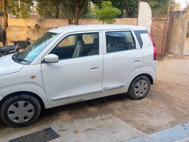 https://images10.gaadi.com/usedgaadi-sellcar/UsedCar/c2974961-624f-4908-8ed5-f809780330ed/7e5bd81f-e632-4bee-9f2e-59cc9a50e5a7.jpg?imwidth=6400