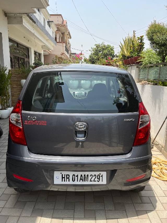 https://images10.gaadi.com/usedgaadi-sellcar/UsedCar/c2cb57fa-7d59-497c-9a68-a9458a4aebc7/7c1af393-e5b1-4c68-a100-70a6e1735c42.jpg?imwidth=6402