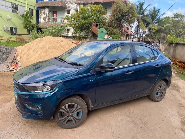 https://images10.gaadi.com/usedgaadi-sellcar/UsedCar/c2e0226c-3396-46c4-91fe-dda59869b5a0/48a91c86-9a66-4ea1-8cb1-9e7203bdd4a2.jpeg?imwidth=6402