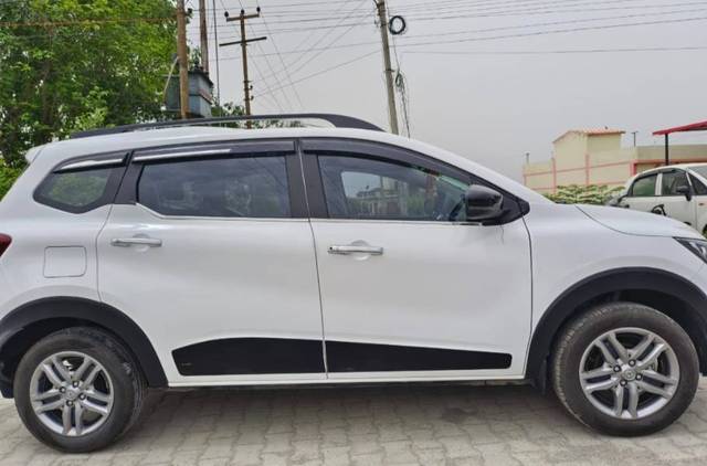 https://images10.gaadi.com/usedgaadi-sellcar/UsedCar/c2efdf6e-8688-4d88-b7b8-f4fbed0ace34/85757e71-71e0-451c-880d-8003def320be.jpg?imwidth=6401