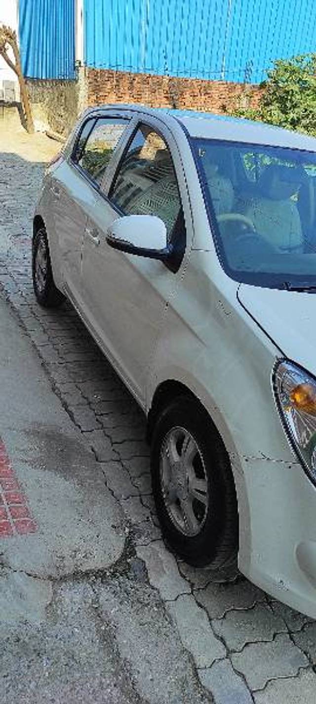 https://images10.gaadi.com/usedgaadi-sellcar/UsedCar/c2f48031-f7cf-4aee-ae61-57ddb69d4ac0/6556df51-2534-4b56-959c-08f7d5b91e05.jpg?imwidth=6401