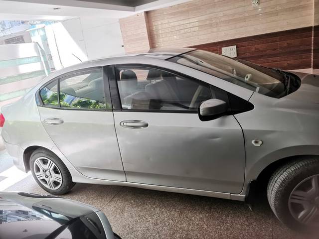 https://images10.gaadi.com/usedgaadi-sellcar/UsedCar/c3099308-7a3d-4ff9-9de9-923e7bb2957a/a000369f-1edf-4751-94d0-97a9a1641147.jpeg?imwidth=6401