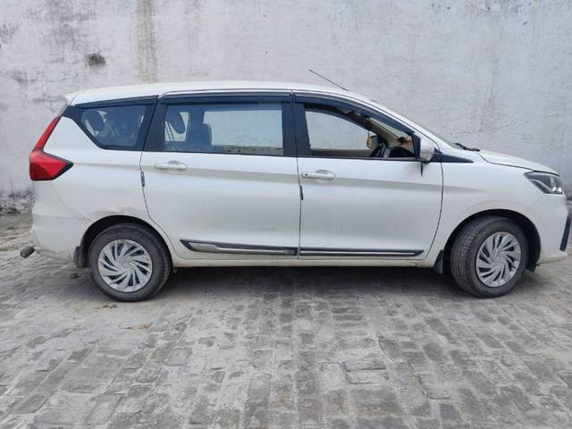 https://images10.gaadi.com/usedgaadi-sellcar/UsedCar/c3345d6c-d640-4e95-97c3-f79723b450b6/632ac069-bc96-4c6f-a096-4ccdb12d129f.jpg?imwidth=6401
