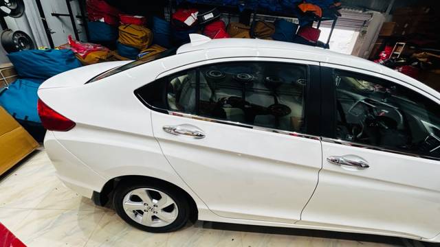 https://images10.gaadi.com/usedgaadi-sellcar/UsedCar/c36f33a6-a4a0-43b4-ae84-771d18579df7/e006228f-8259-4508-a97b-0474a8f2c2f3.jpeg?imwidth=6400