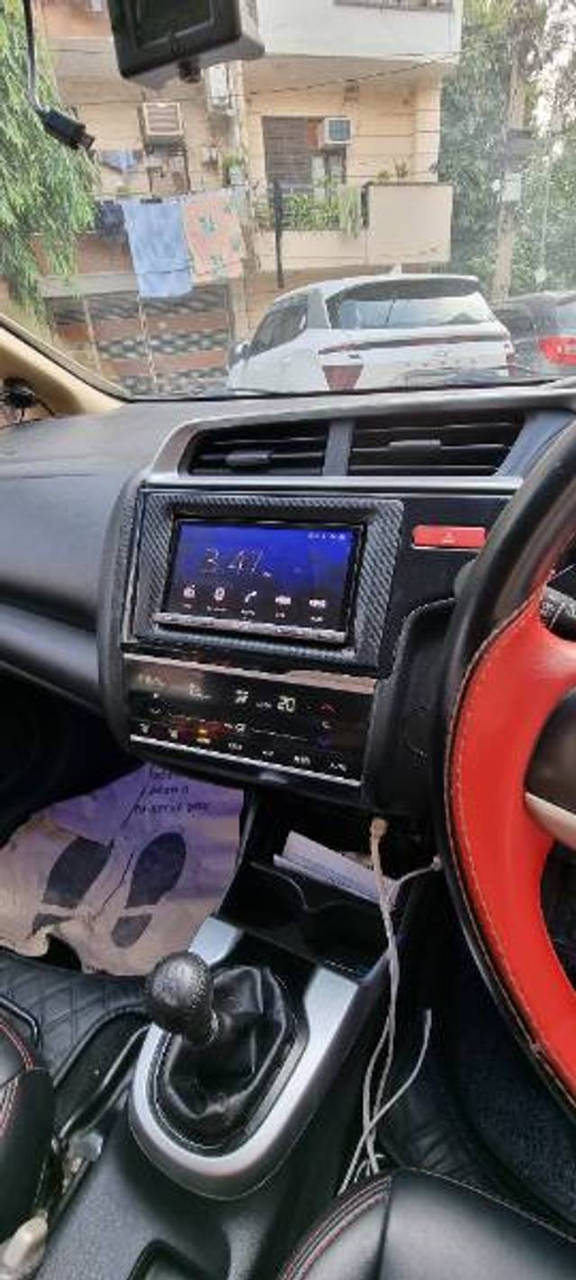 https://images10.gaadi.com/usedgaadi-sellcar/UsedCar/c38ba7d9-ef46-4d93-8221-64f9f4f37ba0/90834674-6148-4dee-9755-461001ef545f.jpg?imwidth=6402