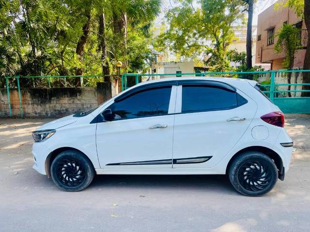 https://images10.gaadi.com/usedgaadi-sellcar/UsedCar/c3cac975-b2db-4f2d-b48c-ead789f5c872/f16077ff-6612-4dd7-8d45-7ac8898b7f1a.jpg?imwidth=6401