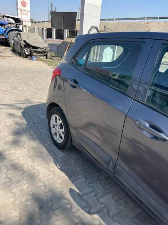 https://images10.gaadi.com/usedgaadi-sellcar/UsedCar/c3d9603f-4cae-415c-854b-5eef2629178c/f38e1723-08f6-4c3b-b023-4f73224fdbce.jpg?imwidth=6401