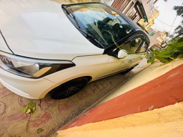 https://images10.gaadi.com/usedgaadi-sellcar/UsedCar/c3e85556-fc6e-49cd-b710-8ca8eca92449/25efb880-c891-426e-8e9c-3c784e8e9706.jpeg?imwidth=6400