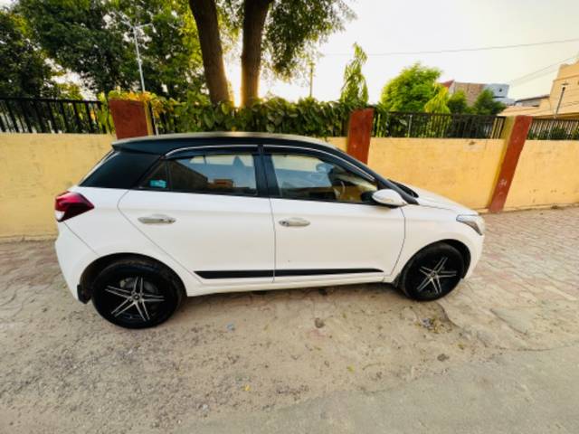 https://images10.gaadi.com/usedgaadi-sellcar/UsedCar/c3e85556-fc6e-49cd-b710-8ca8eca92449/f77e4ce1-d955-4620-bf93-2fe94d0ea300.jpeg?imwidth=6401