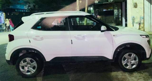 https://images10.gaadi.com/usedgaadi-sellcar/UsedCar/c440fcac-611a-4d3a-b72b-ec3fa2d12348/f00d18cb-ef01-4c24-b682-34b688f017ad.jpg?imwidth=6401