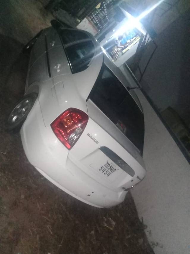 https://images10.gaadi.com/usedgaadi-sellcar/UsedCar/c44417b0-6b98-433b-b0ea-bdbe895fc690/2654f95c-ee6b-467e-b96c-5f37b0e7b93b.jpg?imwidth=6402