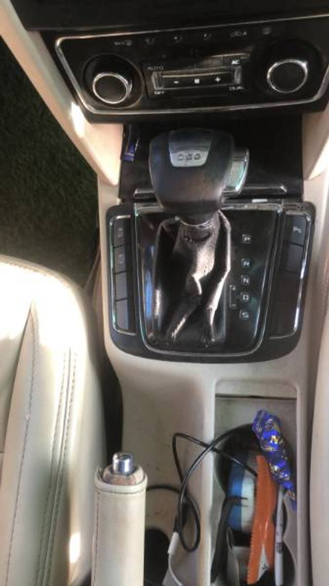 https://images10.gaadi.com/usedgaadi-sellcar/UsedCar/c448d162-4510-47e1-841f-7599024dd4ce/8d36512e-bb03-4c16-aa27-c34d194a3eb9.jpg?imwidth=6402