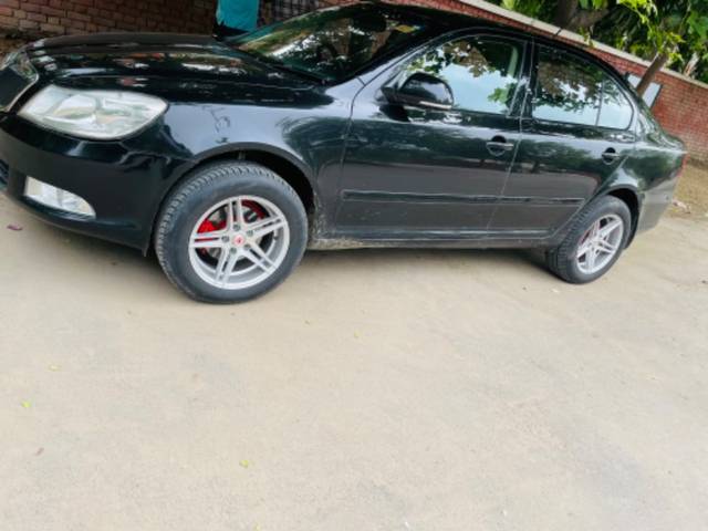 https://images10.gaadi.com/usedgaadi-sellcar/UsedCar/c46fc623-5d8a-4eb2-801b-c6f97330019b/9278981e-1536-4896-8997-4cfeae39d1ee.jpeg?imwidth=6402