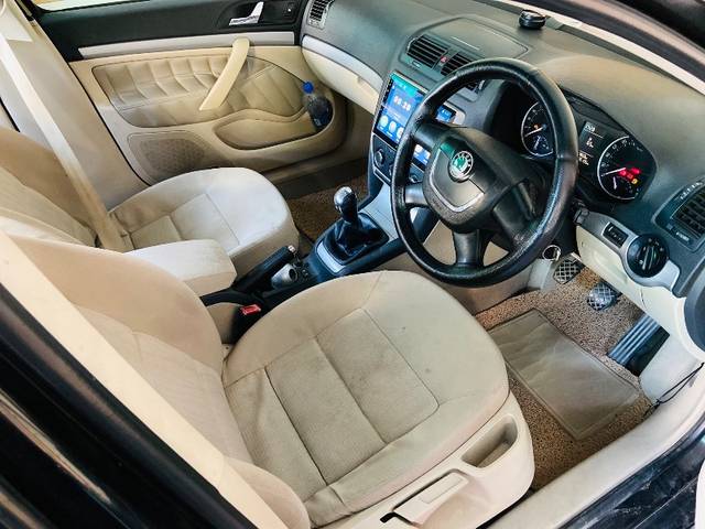 https://images10.gaadi.com/usedgaadi-sellcar/UsedCar/c46fc623-5d8a-4eb2-801b-c6f97330019b/c25bccef-40e3-45ca-bf42-40796002a6a2.jpeg?imwidth=6401