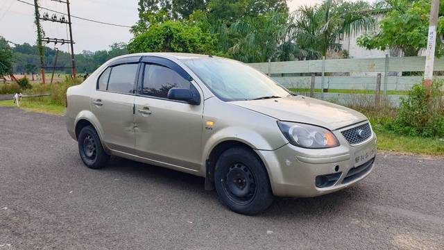 https://images10.gaadi.com/usedgaadi-sellcar/UsedCar/c4936313-c96d-4c53-9bce-7a1c1c02c78b/1081ec55-472f-49c8-9707-0a3c67c2b2f9.jpg?imwidth=6400