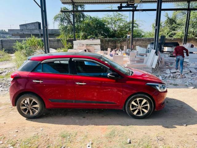 https://images10.gaadi.com/usedgaadi-sellcar/UsedCar/c4ec0822-4e01-47fb-876f-33b8a207059a/0f88b9ef-9ce5-4bf9-a035-9564304de242.jpg?imwidth=6401