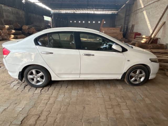 https://images10.gaadi.com/usedgaadi-sellcar/UsedCar/c4f7b9e6-96d9-4192-81f9-41e33e25b588/01a1cd41-774f-46fb-aa48-53cddbc13294.jpg?imwidth=6400