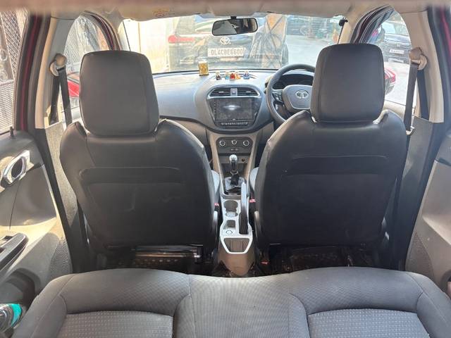https://images10.gaadi.com/usedgaadi-sellcar/UsedCar/c51e0953a/f2b90681-3fa3-4934-ad3c-4692eb4ff6d3.jpeg?imwidth=6402