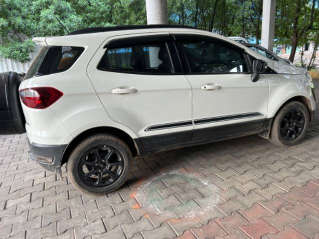 https://images10.gaadi.com/usedgaadi-sellcar/UsedCar/c525a7c8-062c-4241-9292-cd2f4e91f923/7704ec94-0d14-4eda-a3ca-ba53631e2ced.jpeg?imwidth=6401