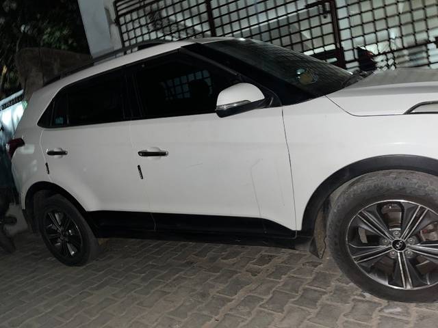 https://images10.gaadi.com/usedgaadi-sellcar/UsedCar/c5427156a/bb957898-1872-4409-81c6-e0757d18c417.jpeg?imwidth=6401