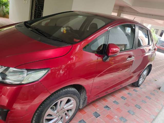 https://images10.gaadi.com/usedgaadi-sellcar/UsedCar/c550e9b6-953b-4dd0-a4fa-92b9a8dab1cd/f31a812c-120b-4caf-9d5f-f5db1e84253e.jpg?imwidth=6400