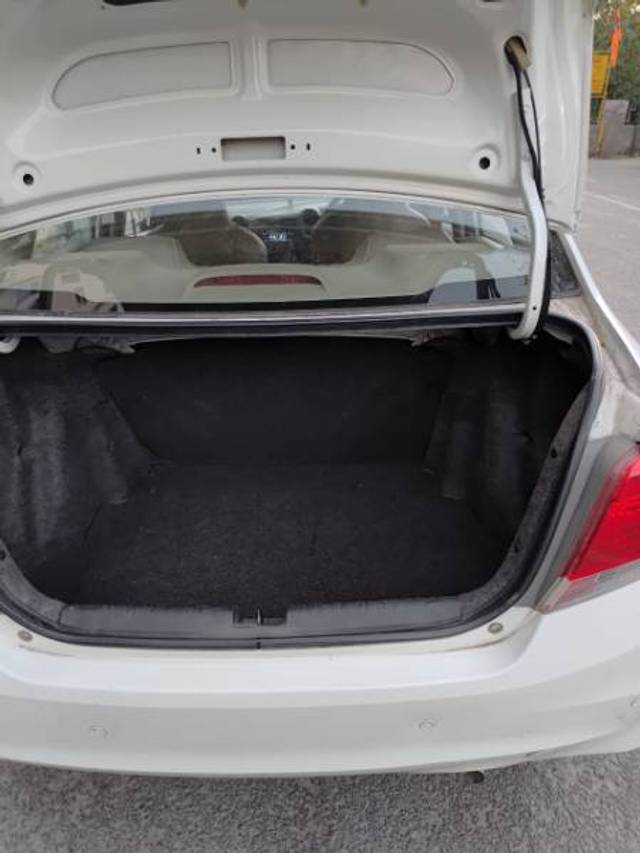 https://images10.gaadi.com/usedgaadi-sellcar/UsedCar/c55c9d2ba/25c6ed01-f720-466d-b217-32050821c290.jpeg?imwidth=6402