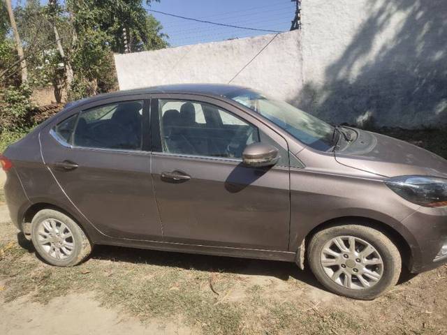 https://images10.gaadi.com/usedgaadi-sellcar/UsedCar/c592447aa/f977fc37-99ac-4582-9ae5-d45c18004eb4.jpg?imwidth=6401