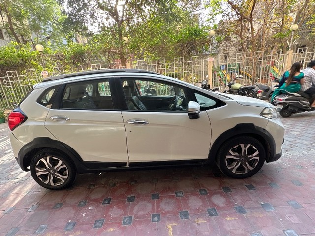 https://images10.gaadi.com/usedgaadi-sellcar/UsedCar/c59ace15a/5911699b-5344-477a-91e8-ea2f30eae597.jpg?imwidth=6400