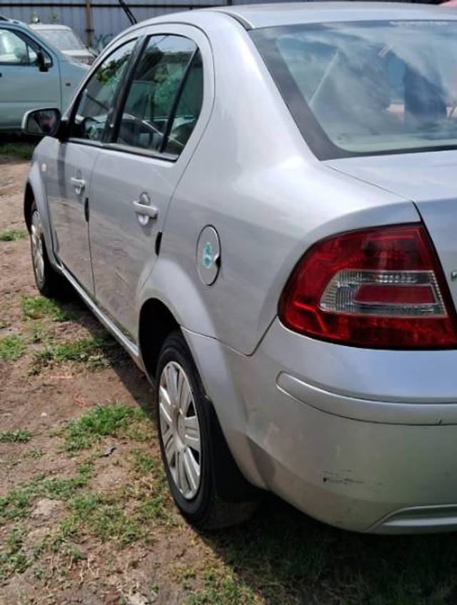 https://images10.gaadi.com/usedgaadi-sellcar/UsedCar/c5ac239f-c7d9-4ab9-9cdb-bd659499e541/8015c459-70eb-42cc-8347-3484297fec74.jpg?imwidth=6402