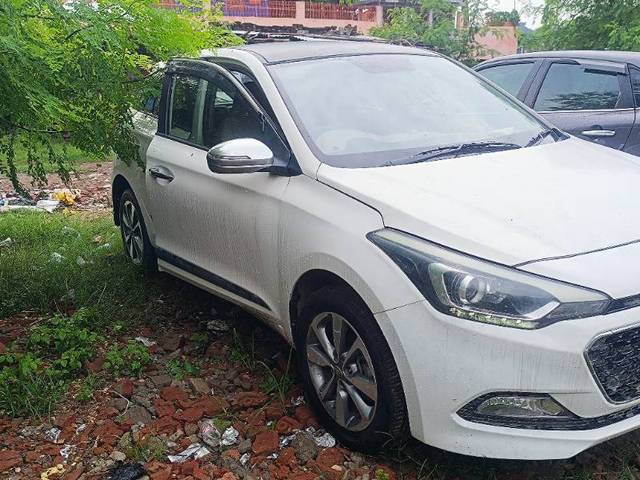 https://images10.gaadi.com/usedgaadi-sellcar/UsedCar/c5e7dd39-0267-4606-90e3-0b3926426900/1efa4e84-45ba-4565-a44b-bbb5f6122fd3.jpg?imwidth=6400