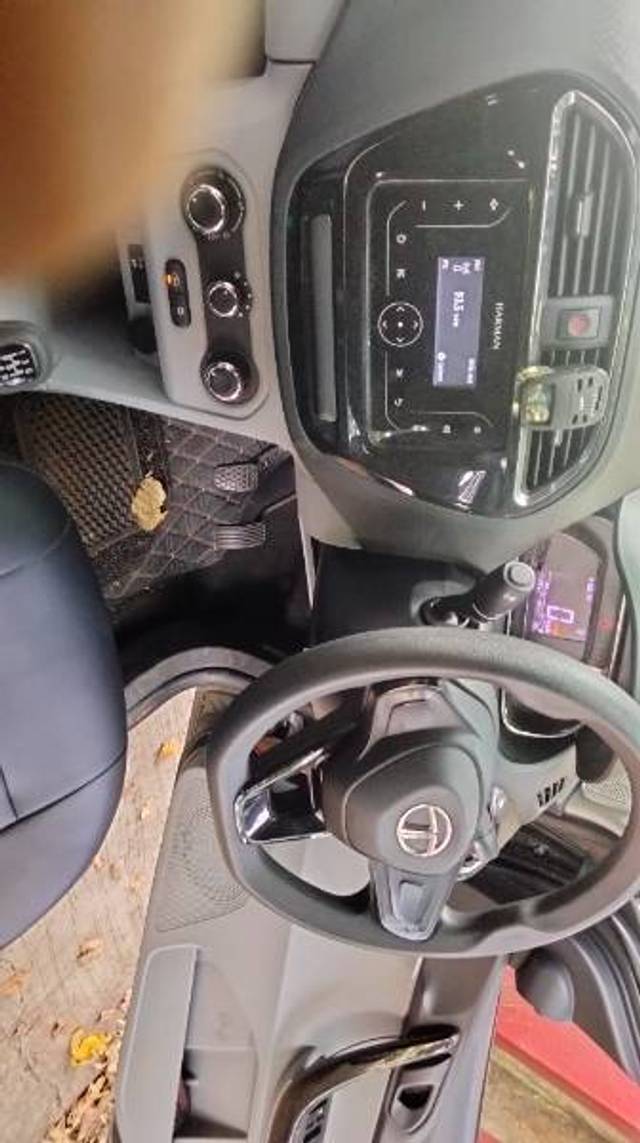 https://images10.gaadi.com/usedgaadi-sellcar/UsedCar/c5f093a9-ad8d-4ad6-b75e-94497326e723/e35b8f66-439c-4155-bc49-c8fc82858671.jpg?imwidth=6402