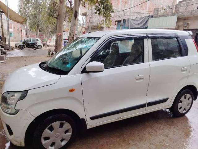 https://images10.gaadi.com/usedgaadi-sellcar/UsedCar/c5f48d33a/1a7a5ec6-2a0f-4edd-b061-5219e62b80e6.jpg?imwidth=6401