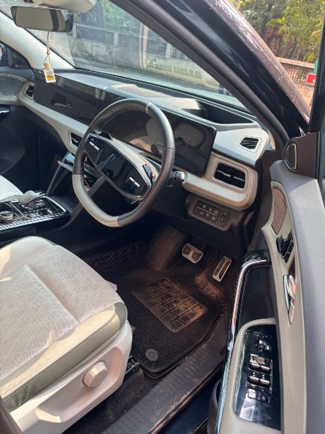 Second-hand 2025 Mahindra XEV 9e Pack Three for sale in Ernakulam-2