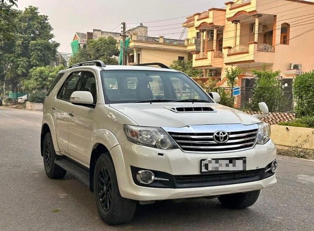 Second-hand 2013 Toyota Fortuner 4x2 AT for sale in Kurukshetra-9