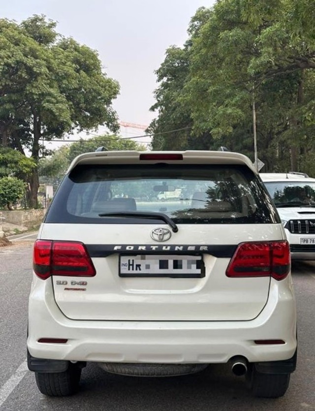 Second-hand 2013 Toyota Fortuner 4x2 AT for sale in Kurukshetra-12