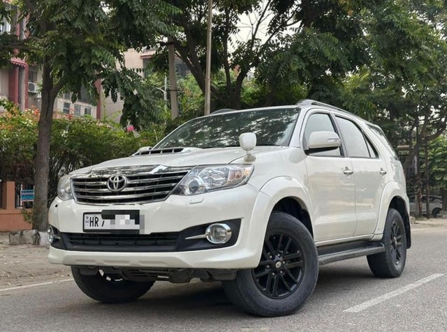 Second-hand 2013 Toyota Fortuner 4x2 AT for sale in Kurukshetra-11