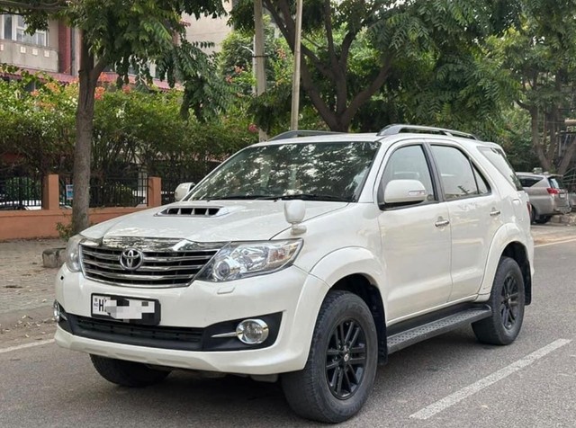 Second-hand 2013 Toyota Fortuner 4x2 AT for sale in Kurukshetra-13