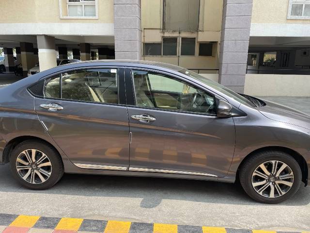 https://images10.gaadi.com/usedgaadi-sellcar/UsedCar/c60c0623-e6a3-45cc-9d05-6da2f4f9a843/5cb67757-553c-42d3-86de-af0bf42bd8c3.jpg?imwidth=6401