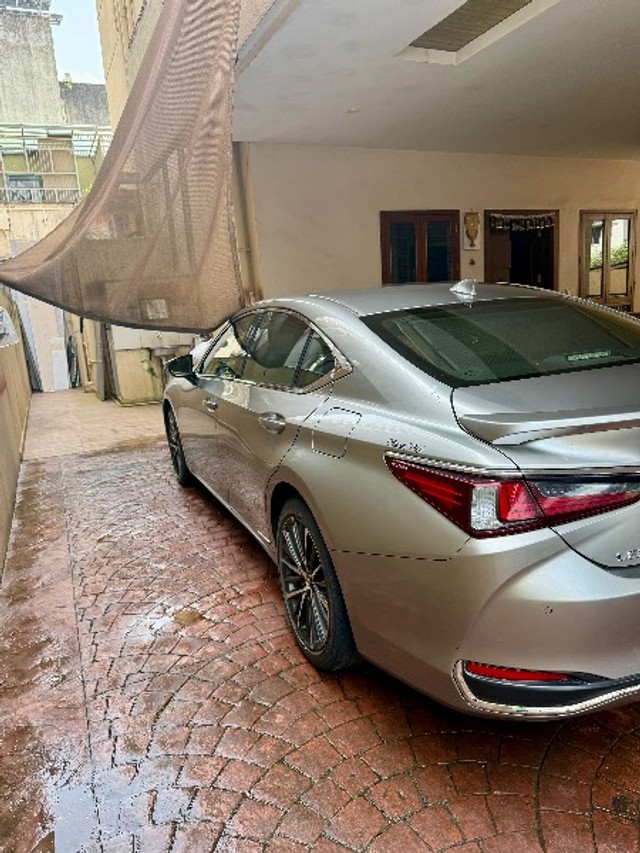 Second-hand 2022 Lexus ES 300h Exquisite for sale in Kolhapur-2
