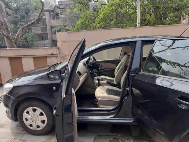 Second-hand 2012 Skoda Rapid 1.6 MPI Active for sale in New Delhi-4