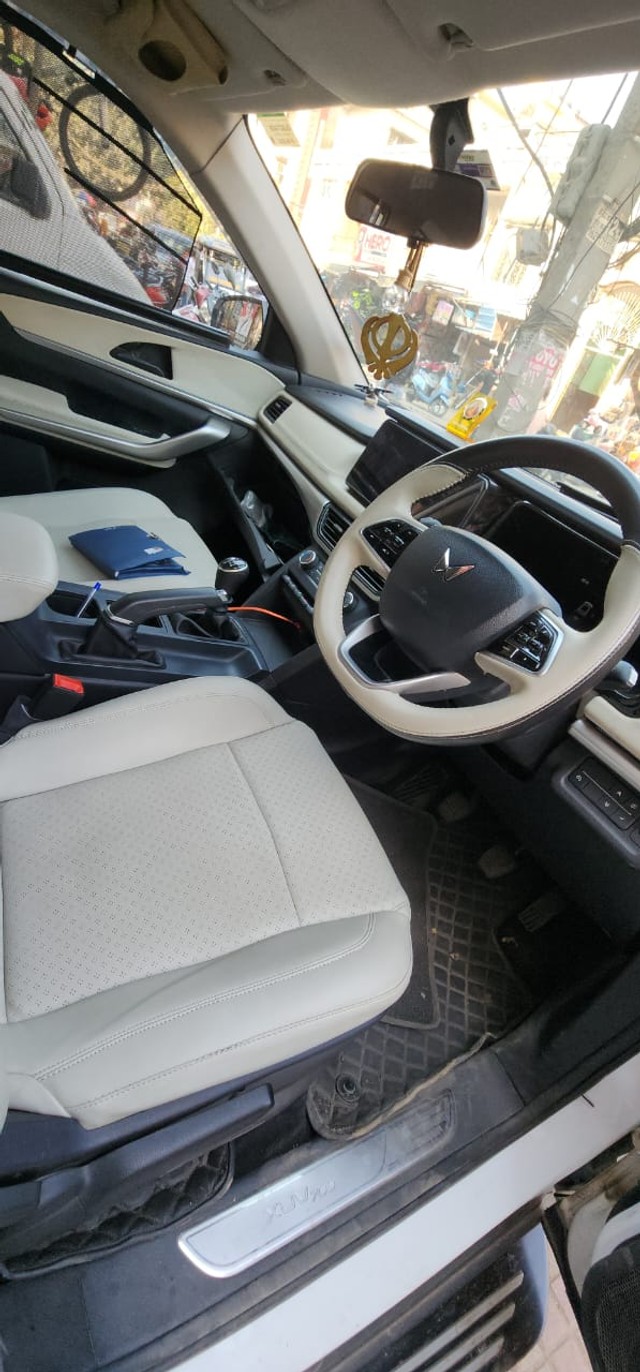 Second-hand 2023 Mahindra XUV700 MX E 5Str Diesel for sale in New Delhi-1