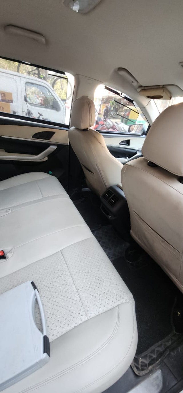 Second-hand 2023 Mahindra XUV700 MX E 5Str Diesel for sale in New Delhi-3