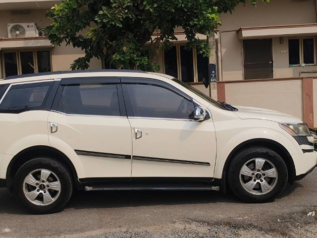 Second-hand 2014 Mahindra XUV500 W8 FWD for sale in Vijayawada-7